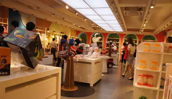 中山大学时代华商经理62班企业走访第一站——广州悦蒂威服饰有限公司。