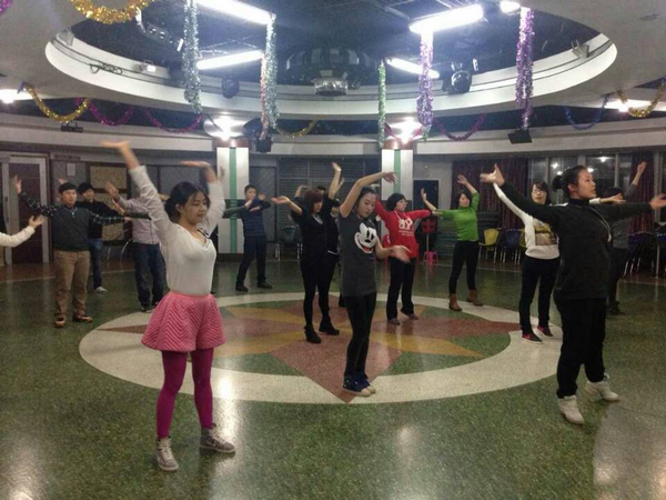 中山大学在职经理工商管理高级研修班50班和46班2014年会节目“博学梦飞扬”舞蹈的第二次排练